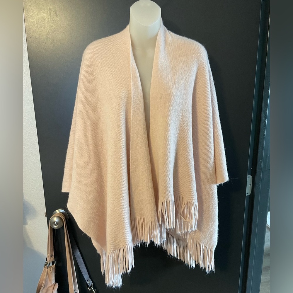 Pretty Persuasions Soft cream fringed Knit Shawl pancho